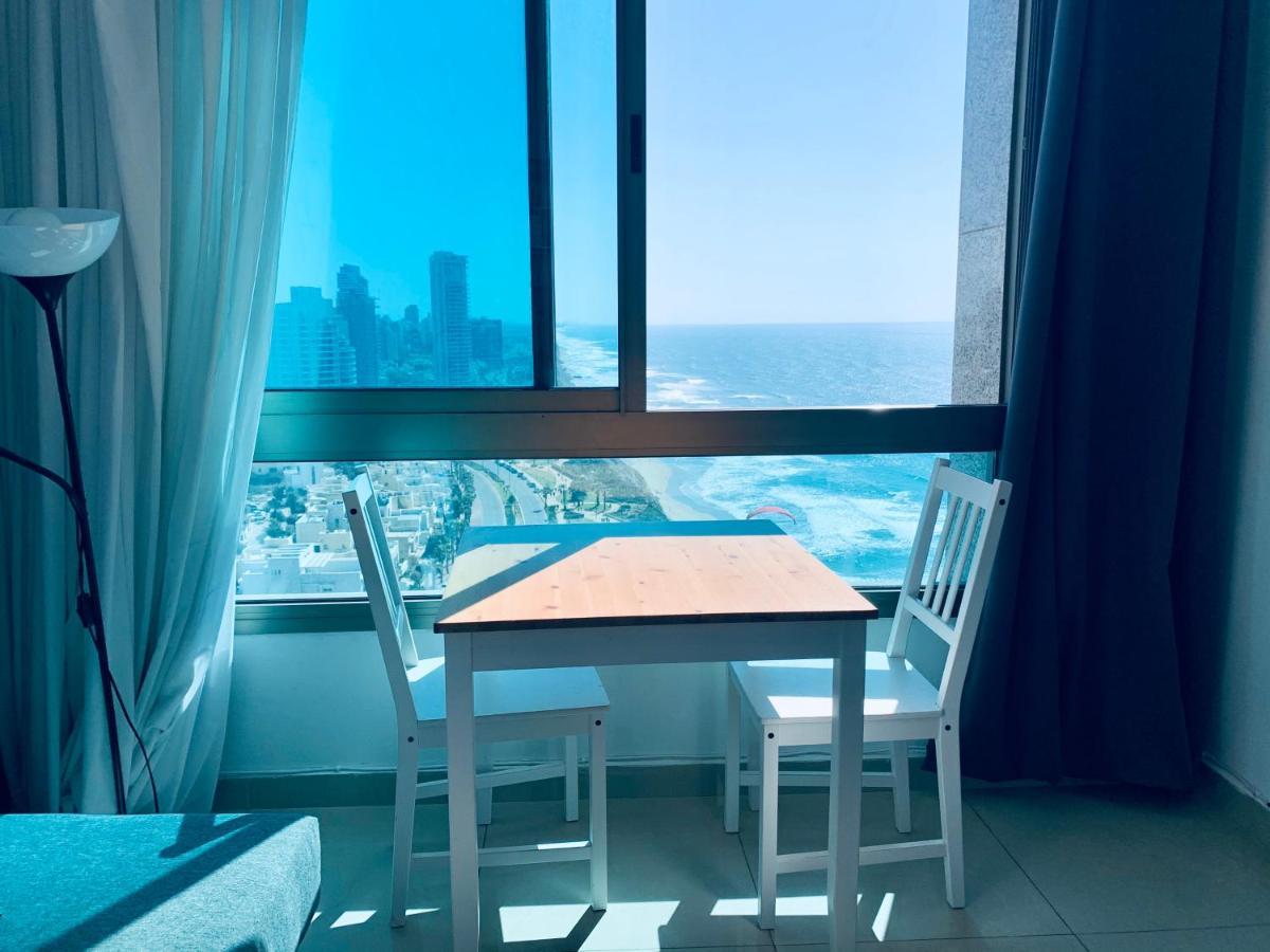 C Tower Apartments Netanya Exteriör bild
