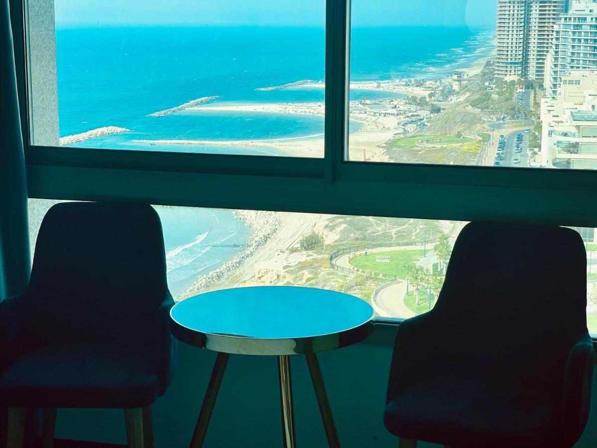 C Tower Apartments Netanya Exteriör bild