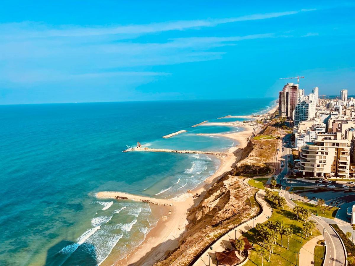 C Tower Apartments Netanya Exteriör bild