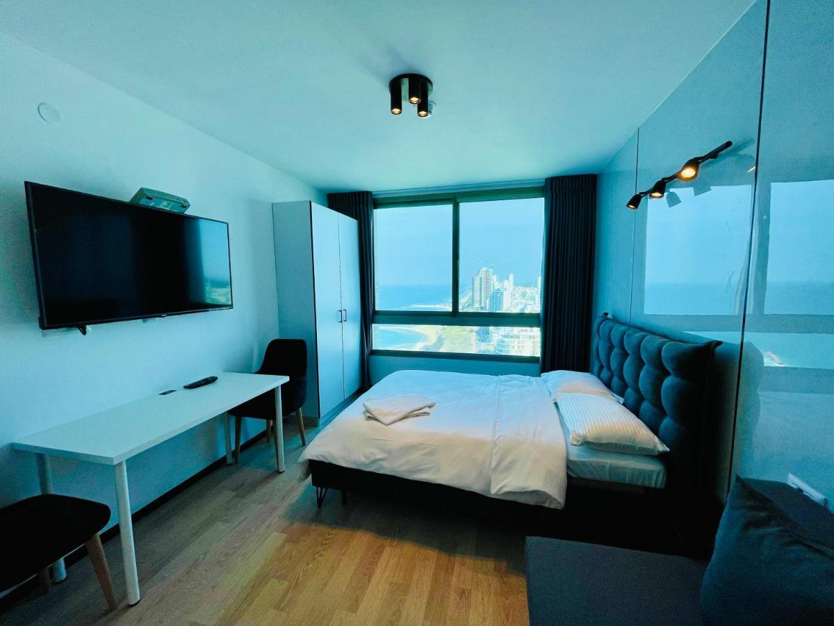 C Tower Apartments Netanya Exteriör bild