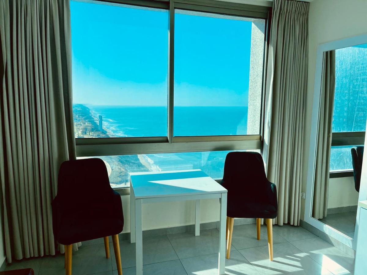 C Tower Apartments Netanya Exteriör bild