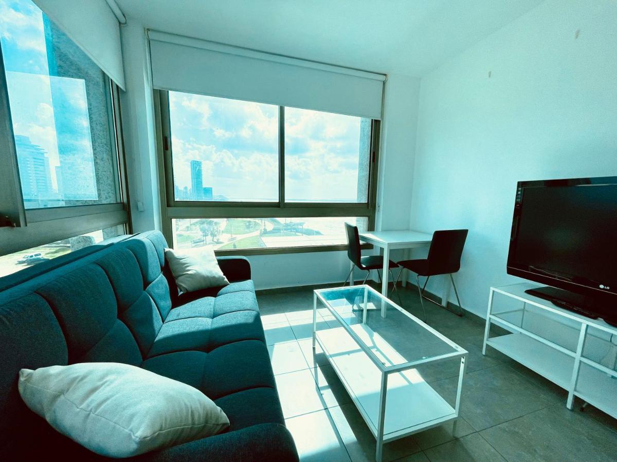 C Tower Apartments Netanya Exteriör bild
