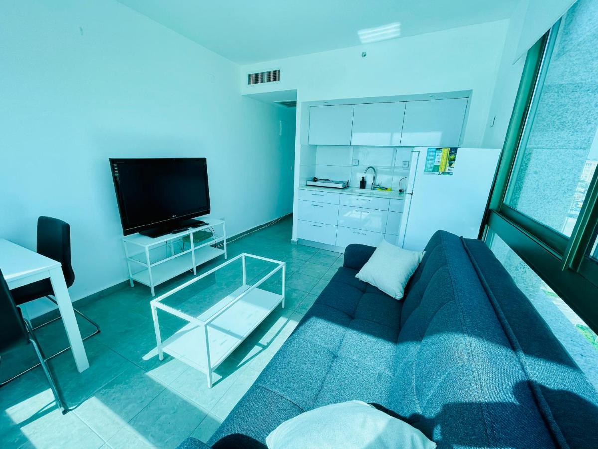 C Tower Apartments Netanya Exteriör bild