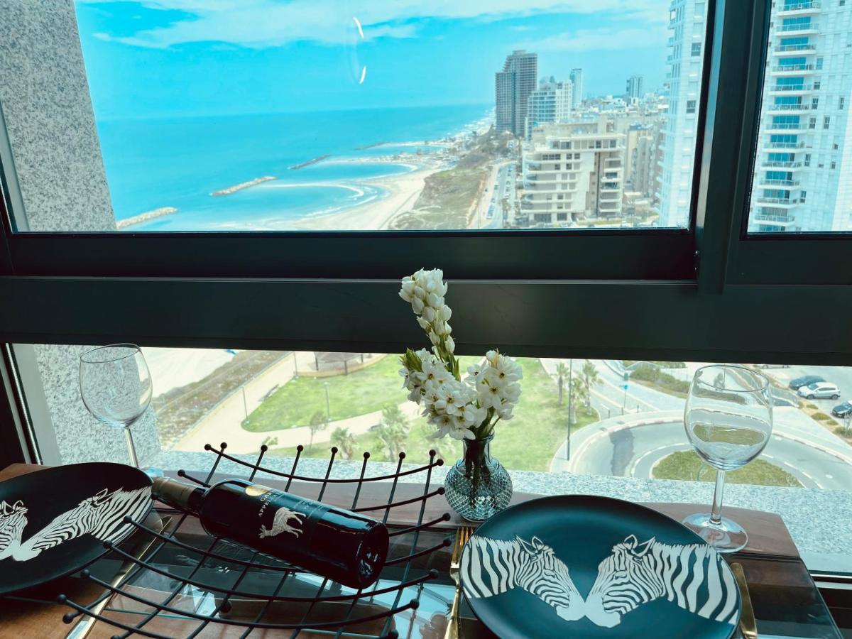 C Tower Apartments Netanya Exteriör bild